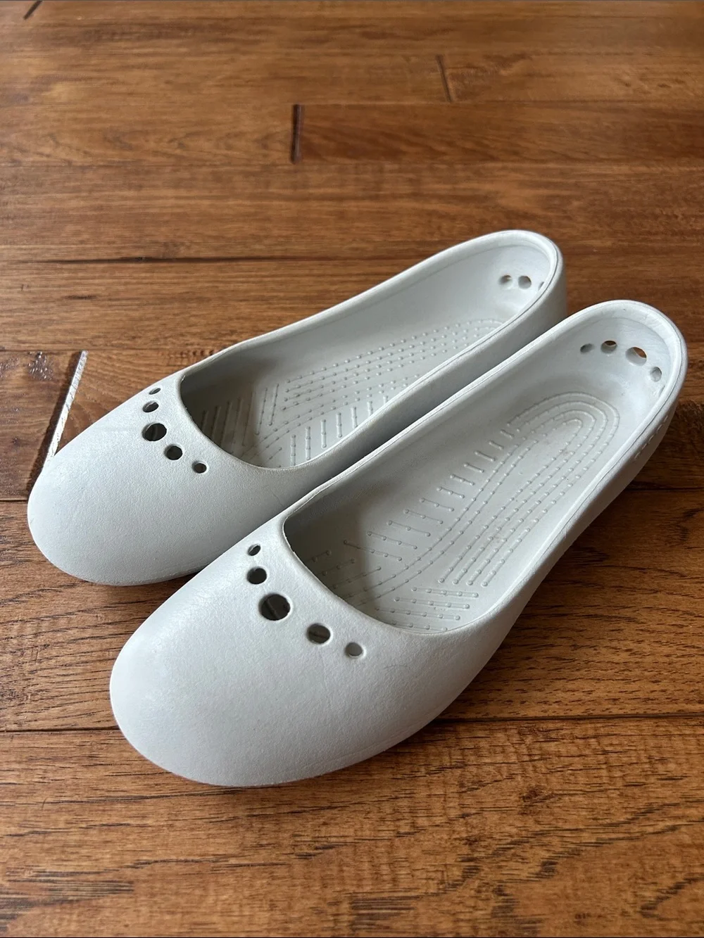 Crocs Prima Ballerina Ballet Flats Slip On Comfort Shoes Light Gray Size 8